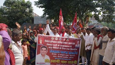 Photo of बाढ़ पीड़ितों को सुविधाएं न मिलने पर निषाद पार्टी ने किया डीएम का घेराव