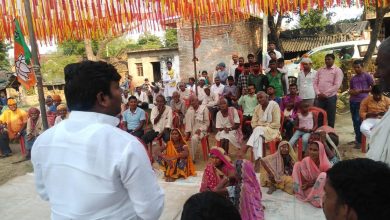 Photo of माननीय सांसद इंजीनियर प्रवीण कुमार निषाद सांसद संत कबीर नगर के जिला अम्बेडकर नगर विधानसभा जलालपुर में  उप चुनाव को लेकर ग्राम वासियों के बीच सांसद इंजीनियर प्रवीण कुमार निषाद जी जनसम्पर्क कर रहे हैं और सरकार की योजनाओं को बताकर जनमानस को जागरूक किया गया। जय निषाद राज