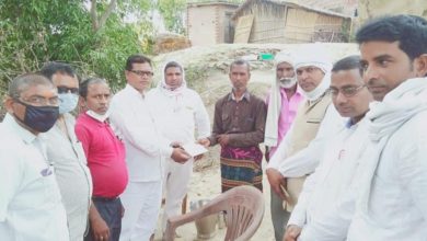 Photo of नेहा निषाद के घर पहुँचें निषाद पार्टी व संगठन के ज़िला अध्यक्ष